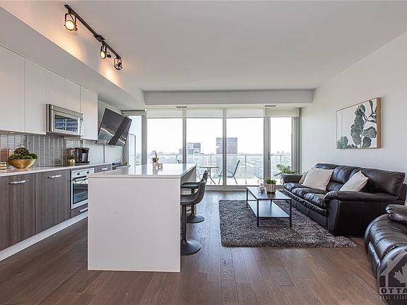 4th image of 111 Champagne Ave S #1708