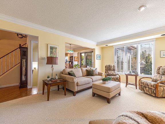 3rd image of 823 Golf Club Rd