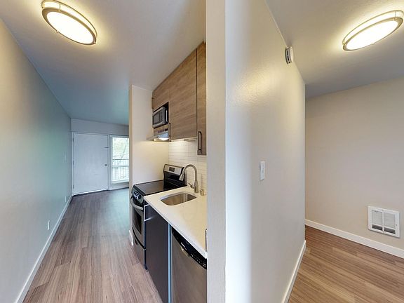 3rd image of 1100 Queen Anne Ave N APT 409