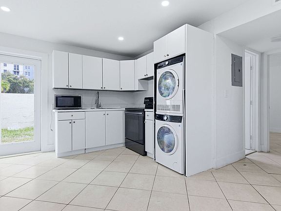 2nd image of 1015 NE 17th Ave APT 102