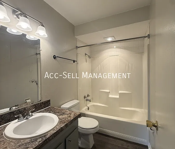 5245 Rich St #5245 — Photo 6