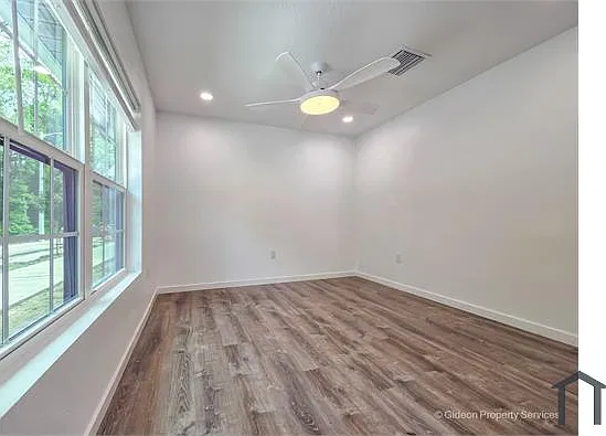 207 SE 21st Ter — Photo 3