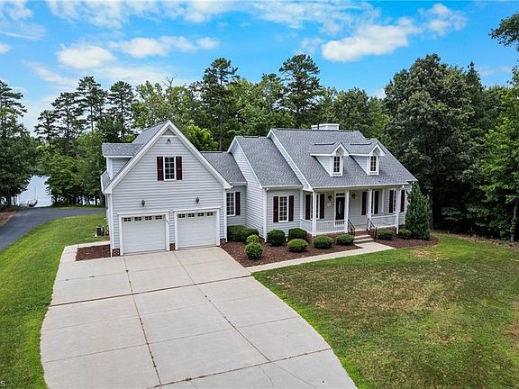 3rd image of 591 Emerald Isle Ct