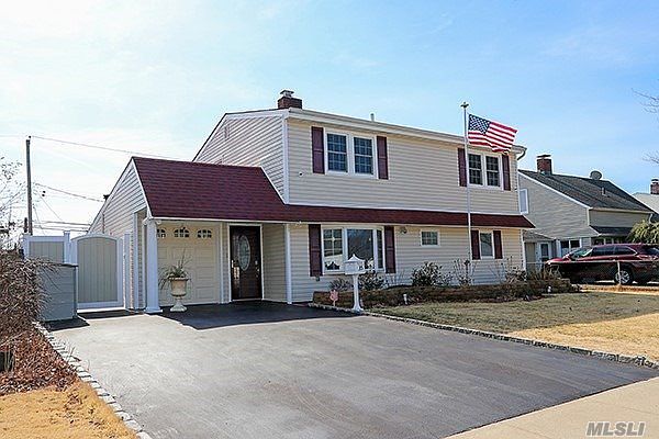 1st image of 35 Sprucewood Dr