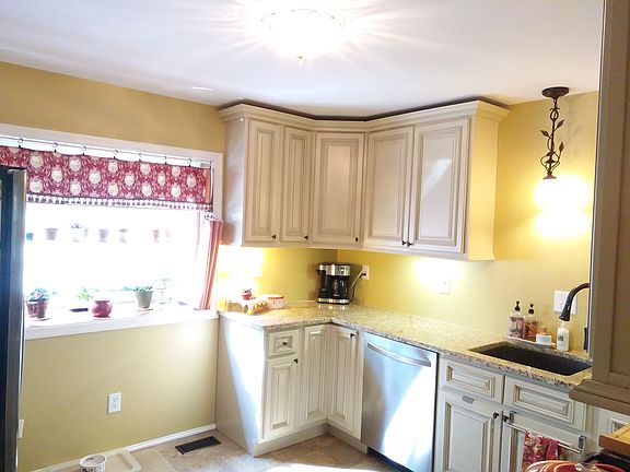 Kitchen with Greenhouse Wndw