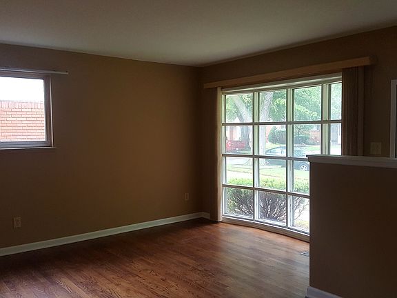 3rd image of 15246 Elderwood St