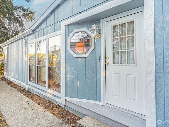 2nd image of 574 NW Silver Glen Lane