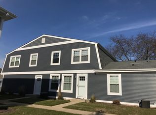 321 Farmingdale Cir, Vernon Hills, IL 60061
