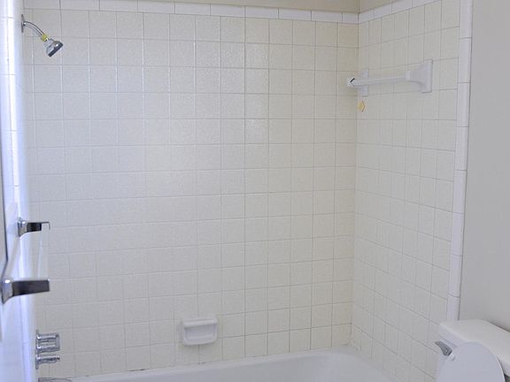 3rd image of 33200 Harper Ave