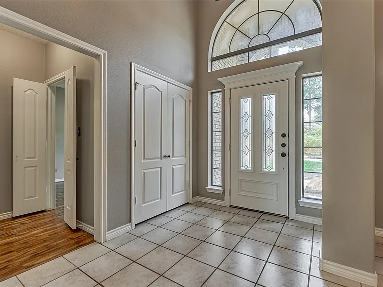 13707 Fountainview Dr — Photo 8