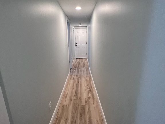 2nd image of 910 Oliver Ave N APT 2