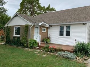 1349 County Road 2000e, Greenup, IL 62428