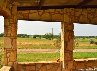 162 County Road 145, Floresville, TX 78114