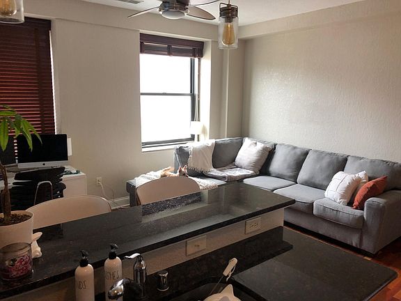 4th image of 606 W Wisconsin Ave Unit 306