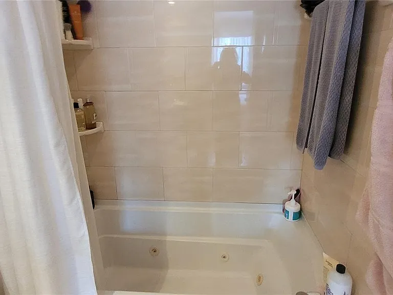 2304 NE 11th St #207 — Photo 13