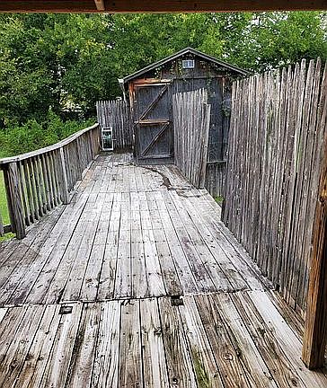 Spacious back deck/ workshop