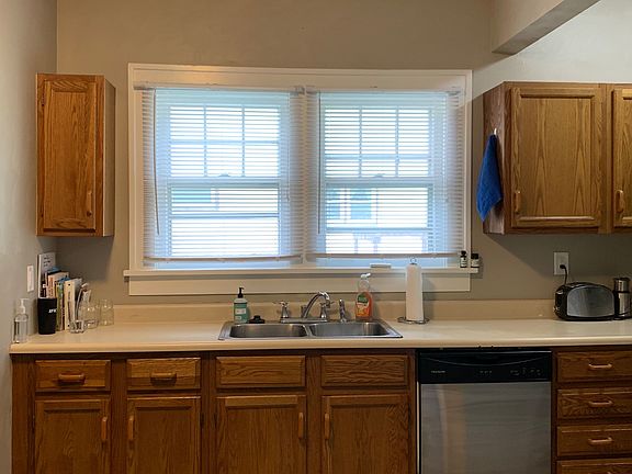 4th image of 1102 E Jefferson Ave