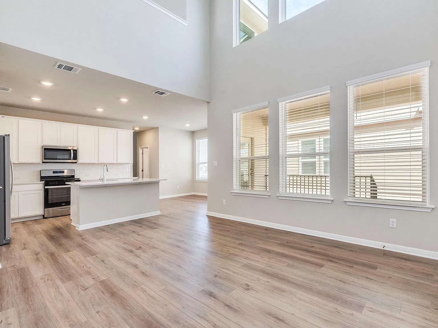 3 bed, 2.5 bath, 1828 sqft, $2,450 — Photo 1