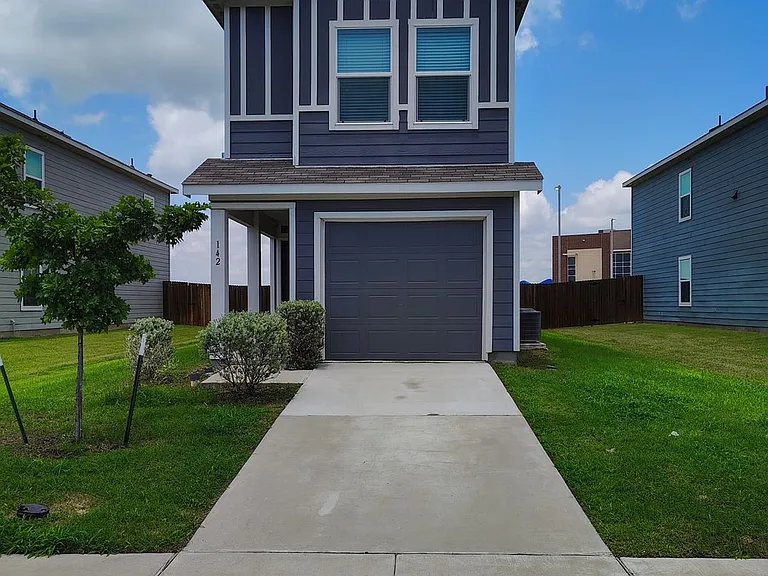 142 Plumcove Dr — Photo 1