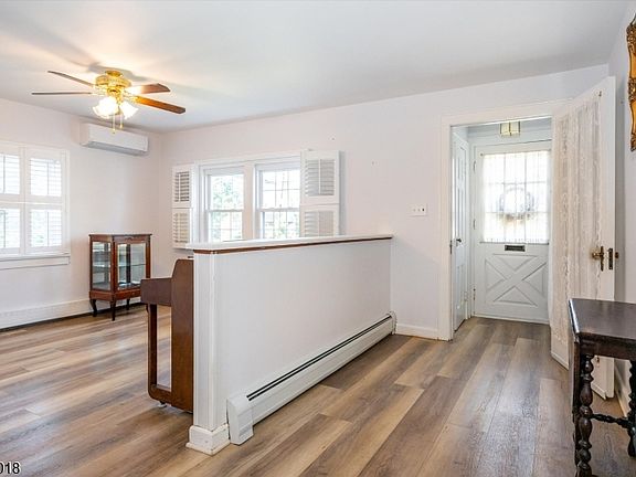 4th image of 321 Terhune Ave