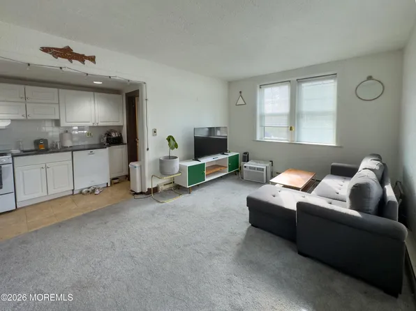 19 Leroy Pl APT 1E, Red Bank, NJ 07701