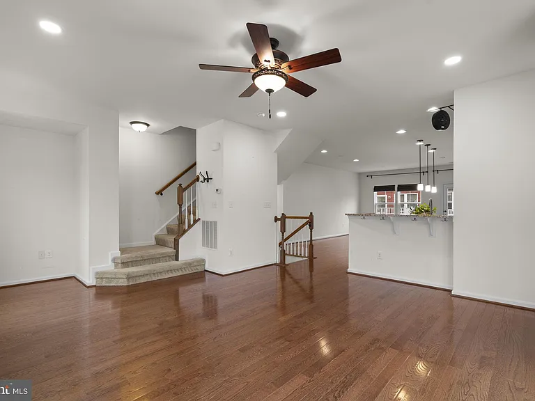 41690 McMonagle Sq — Photo 12