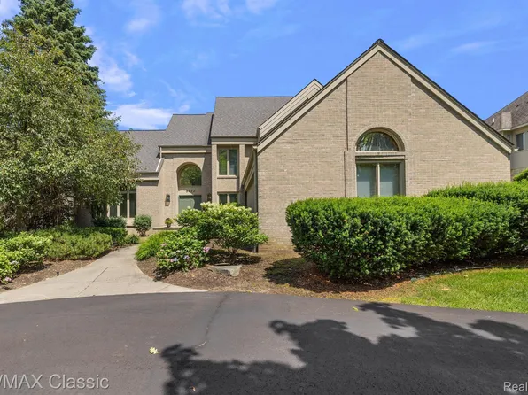3377 Timber Crest Ct, West Bloomfield, MI 48324