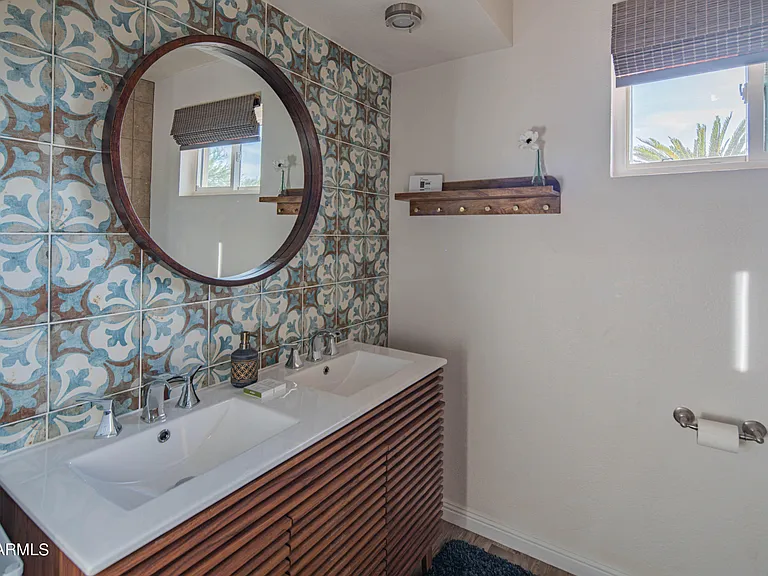 6110 E Edgemont Ave — Photo 90