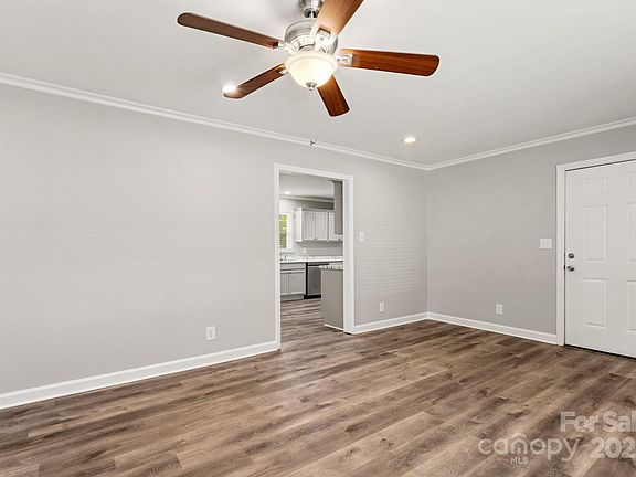 2nd image of 2322 Hedgewood Cir