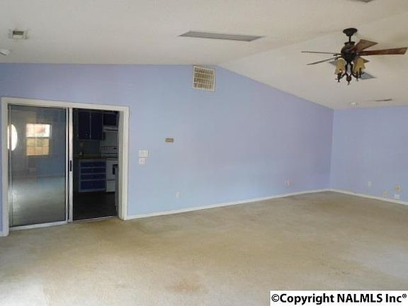 5th image of 607 Marguerite Dr NW