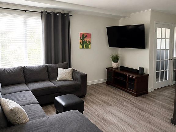 5th image of 8 Banting Avenue