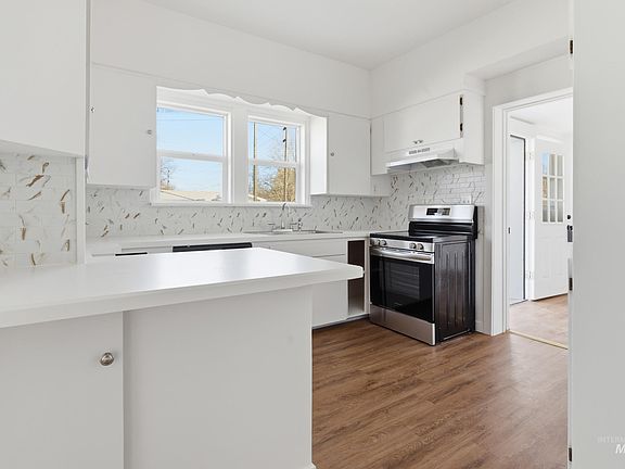 3rd image of 107 W Main St