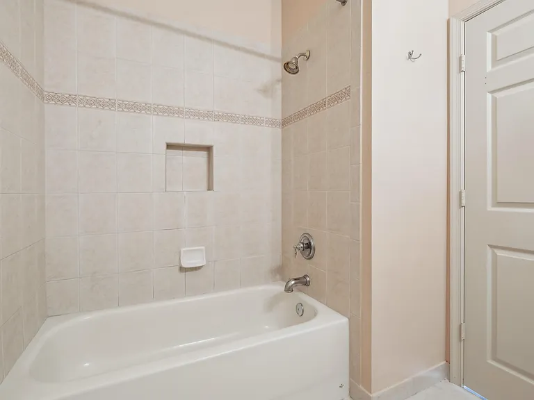 2584 Stockbridge Sq SW — Photo 21