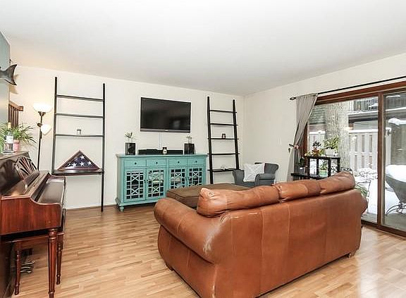 3rd image of 1945 Tanglewood Dr Unit B