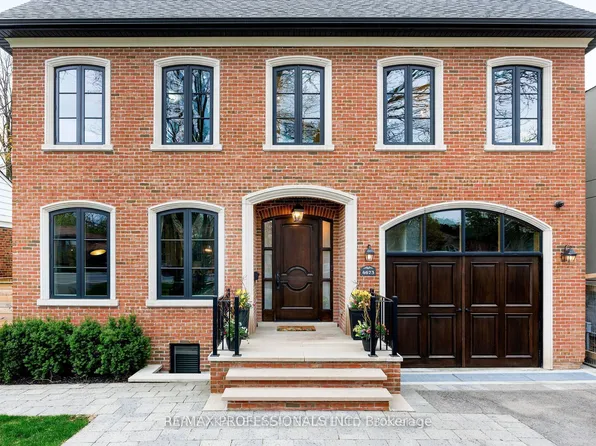 4673 Dundas St W, Toronto, ON M9A 1A4