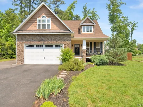 5822 Deer Path Dr, New Kent, VA 23124
