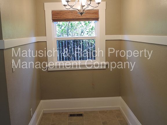 5th image of 442 Menker Ave