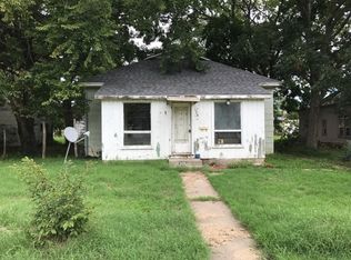 106 N Ridgeway St, Caney, KS 67333