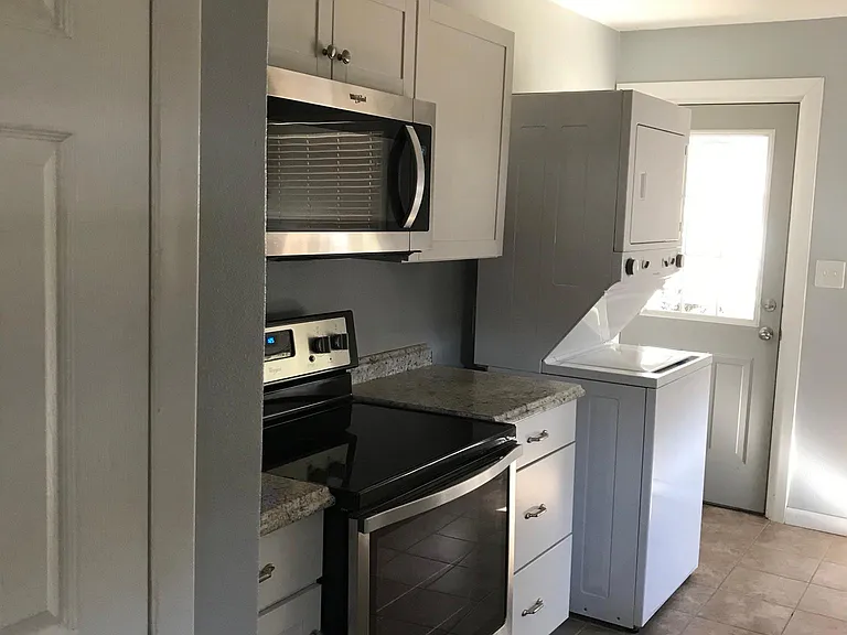 1858 W Arrowhead St — Photo 3
