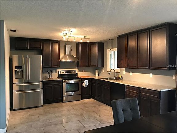3rd image of 1041 Tivoli Dr