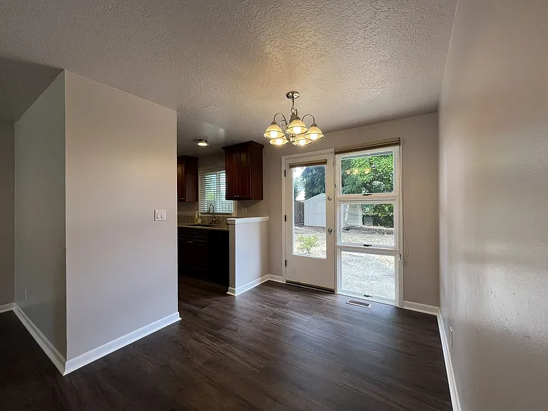 730 SE 143rd Ave — Photo 10