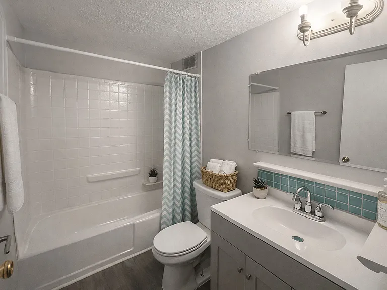 1340 Hillcrest Dr — Photo 8