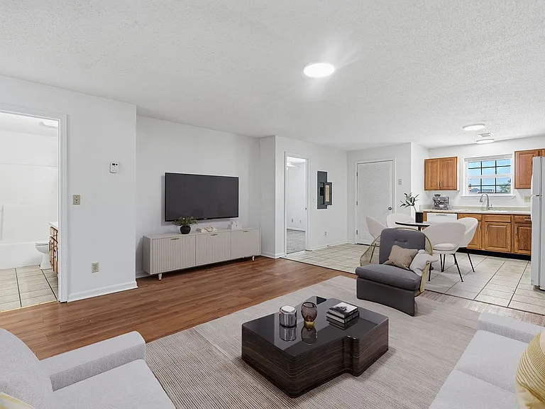 Mid-Town Apartments — Photo 29
