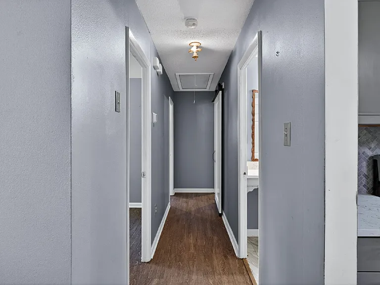 1621 Cloverdale Dr — Photo 12