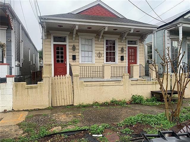 1st image of 734 Foucher St