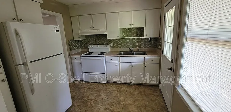 216 Marine Dr — Photo 2