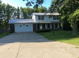 1810 Dakota Ave, Gladstone, MI 49837