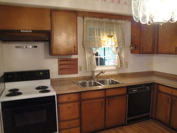 3rd image of 1475 Skyline Dr
