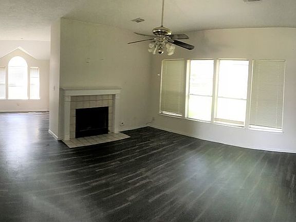 2nd image of 117 Chariss Glen Dr
