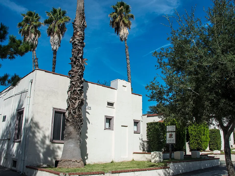 1109 N Lake Ave